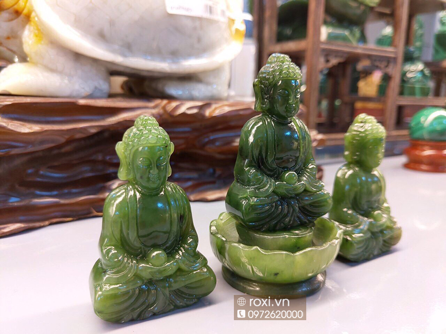 Tượng Phật để xe ô tô bằng đá ngọc bích tự nhiên tại ROXI