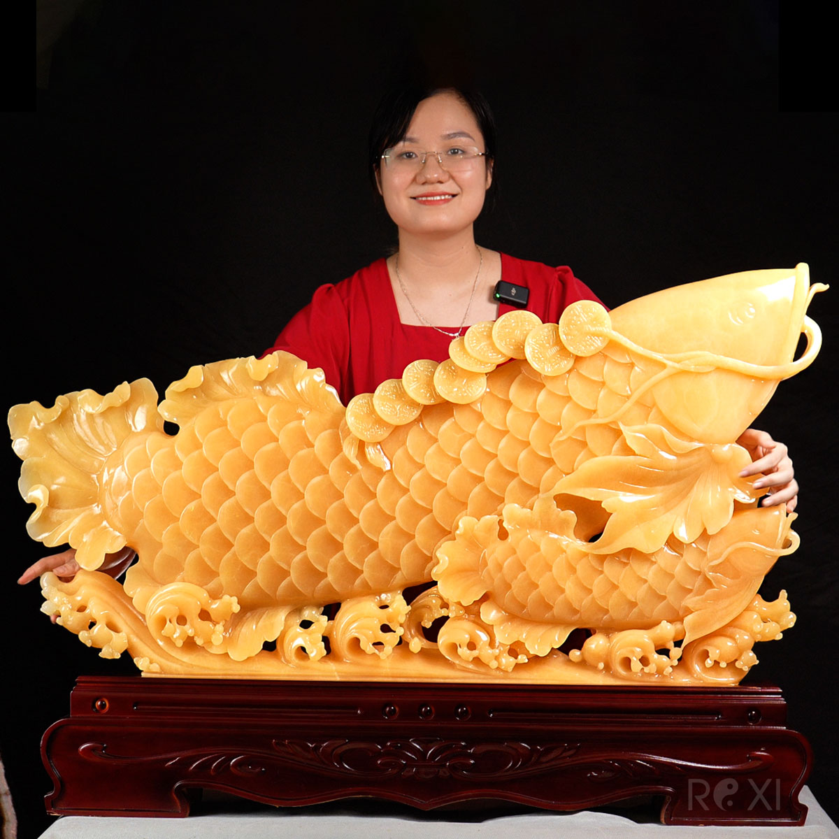 Tượng cá chép hóa rồng ngọc hoàng long tự nhiên chế tác thủ công tại ROXI – linh vật phong thủy đá quý cao cấp