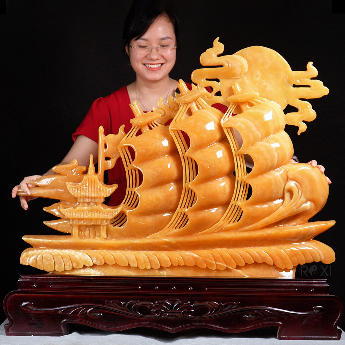 Thuyền buồm ngọc phong thủy - quà tặng sếp khai trương, tân gia thuận buồm xuôi gió