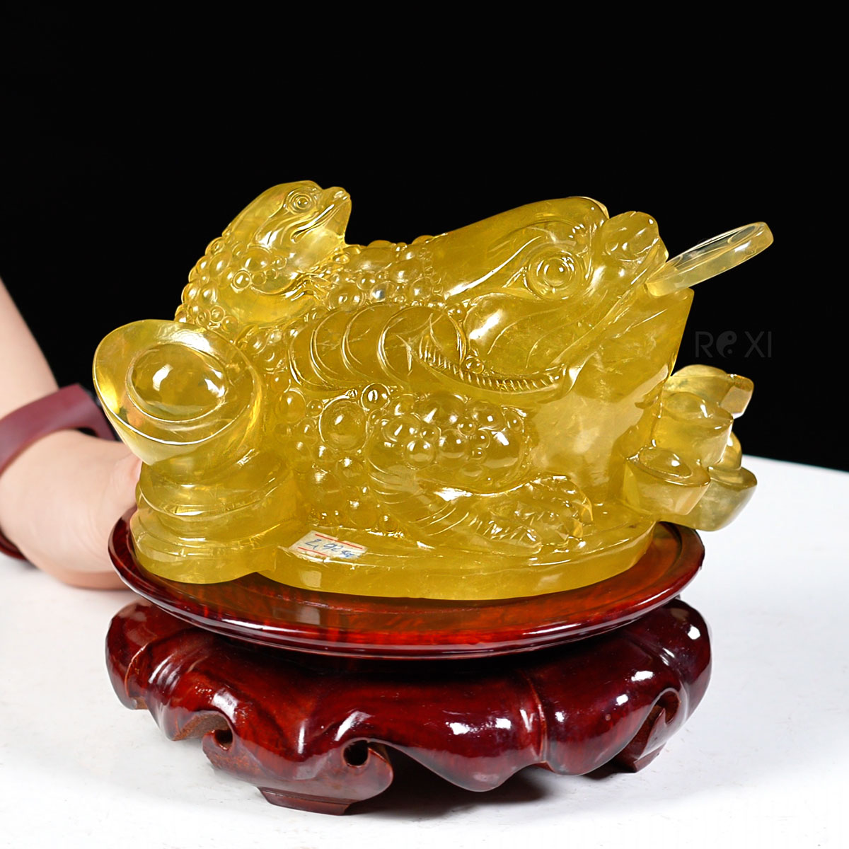 Thiềm thừ thạch anh vàng tự nhiên 3 chân ngậm tiền tại ROXI – linh vật phong thủy chế tác thủ công