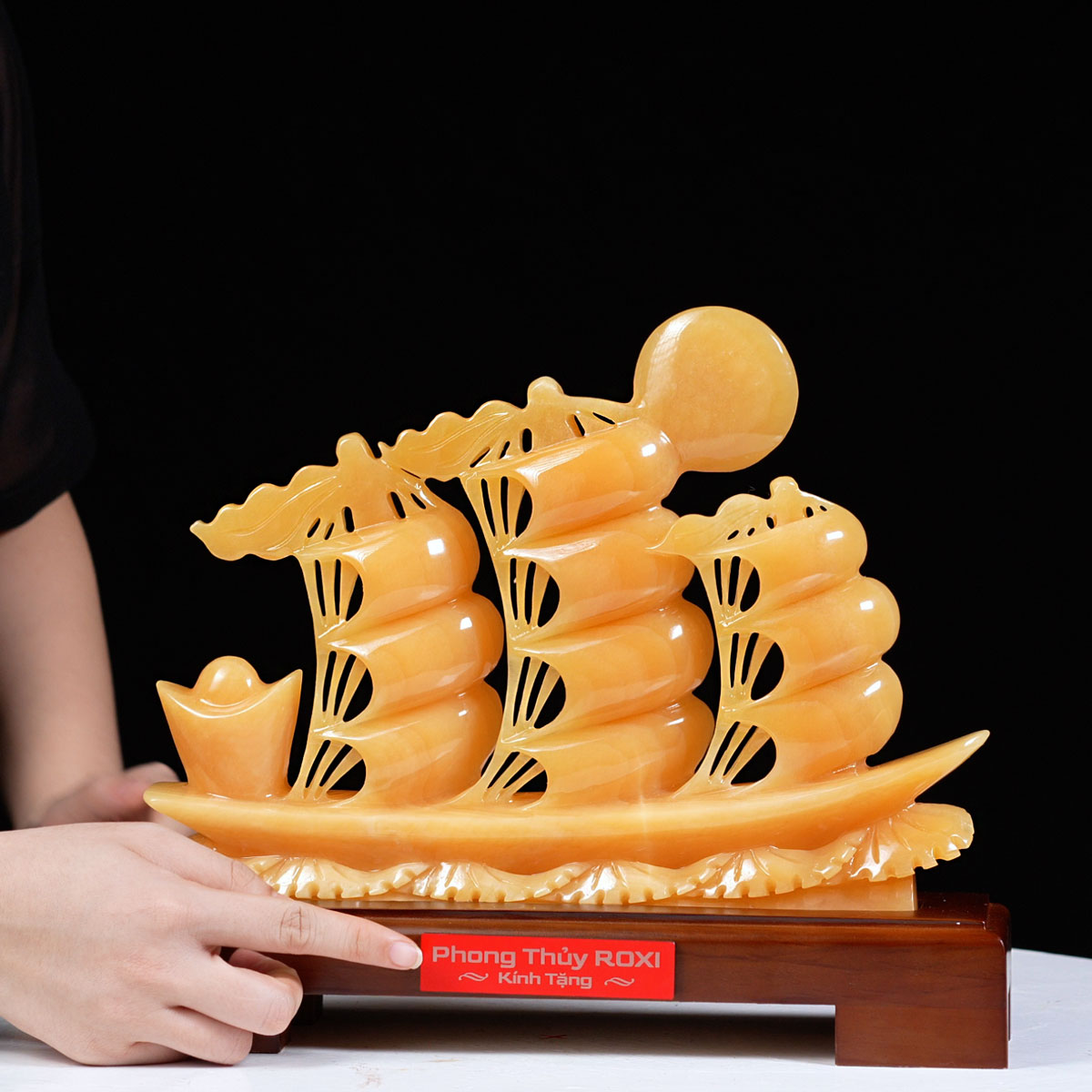Quà tặng phong thủy để bàn làm việc bằng đá quý, ngọc tự nhiên tại ROXI