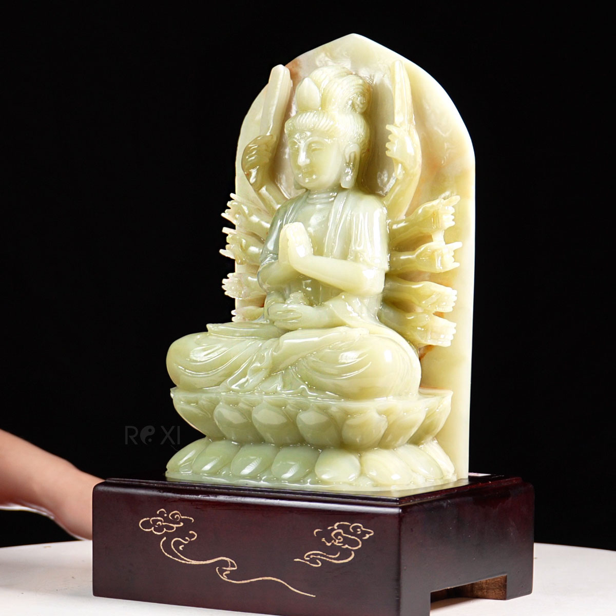 Tượng Thiên Thủ Thiên Nhãn đá thạch anh tự nhiên nguyên khối tại ROXI
