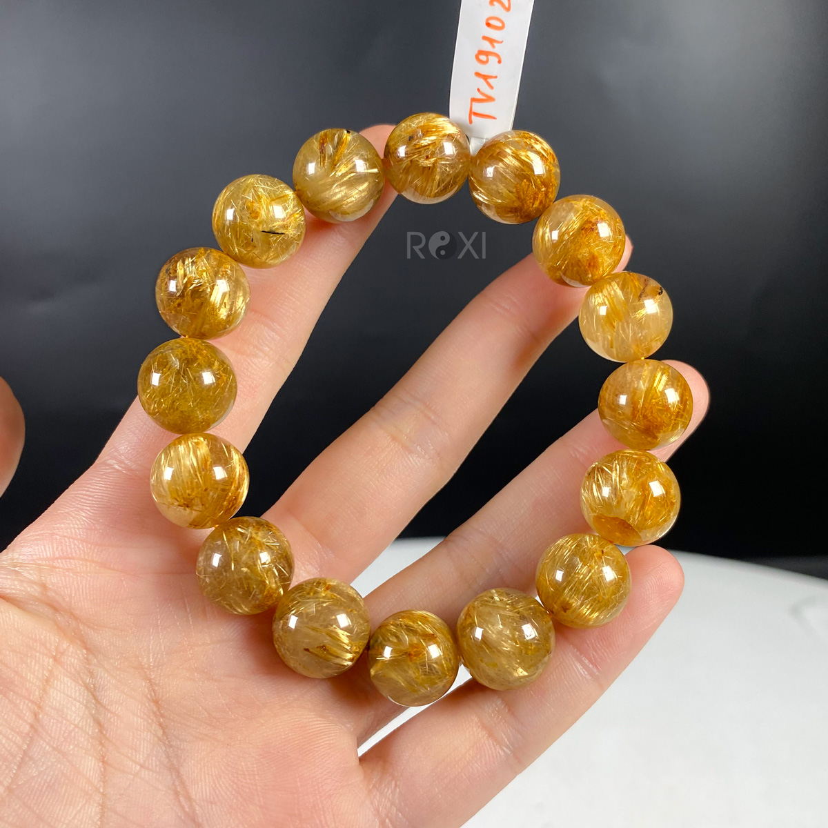 Vòng tay phong thủy đá quý tự nhiên hợp mệnh tại ROXI