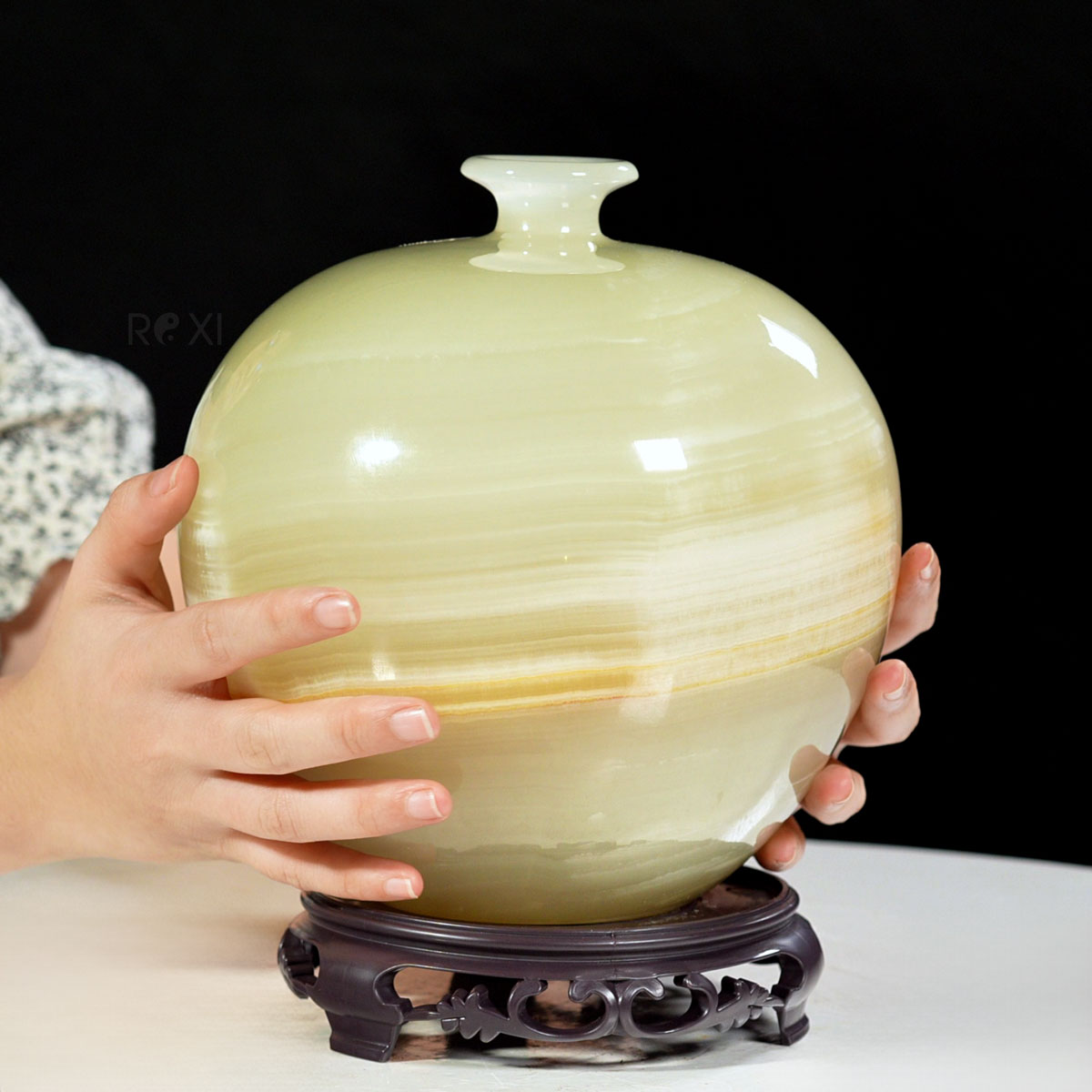 Bình hút lộc ngọc onyx tự nhiên 19,3 * 20cm - BINH1504 (Mẫu 2) Bình hút lộc ngọc onyx tự nhiên 19,3 * 20cm - BINH1504 (Mẫu 2)