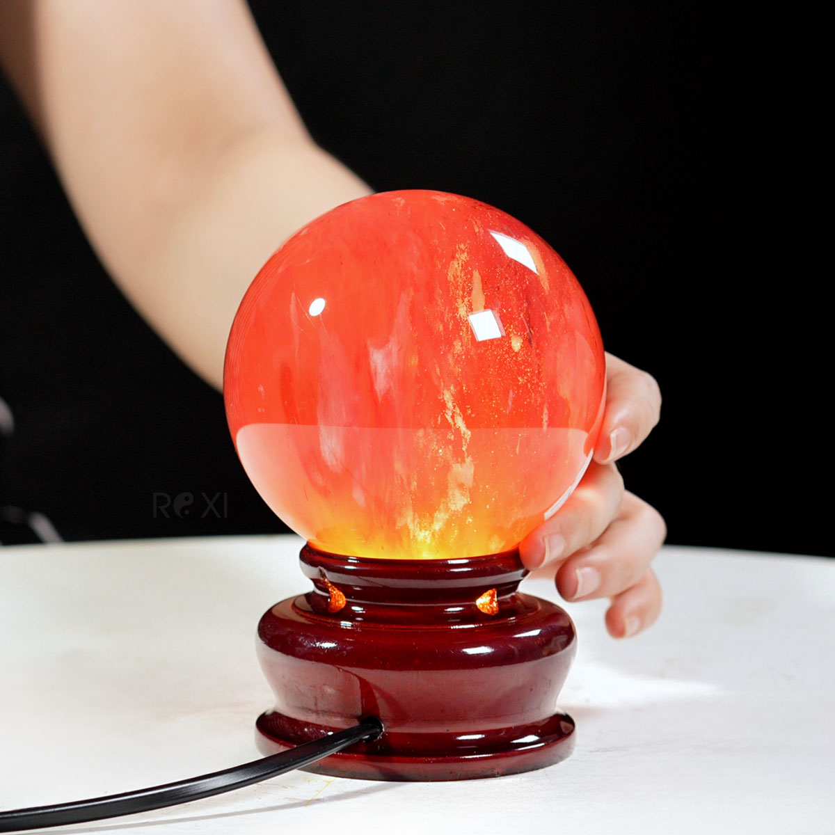Quả cầu đá obsidian đỏ 1kg - 9cm + đế đèn Quả cầu đá obsidian đỏ 1kg - 9cm + đế đèn