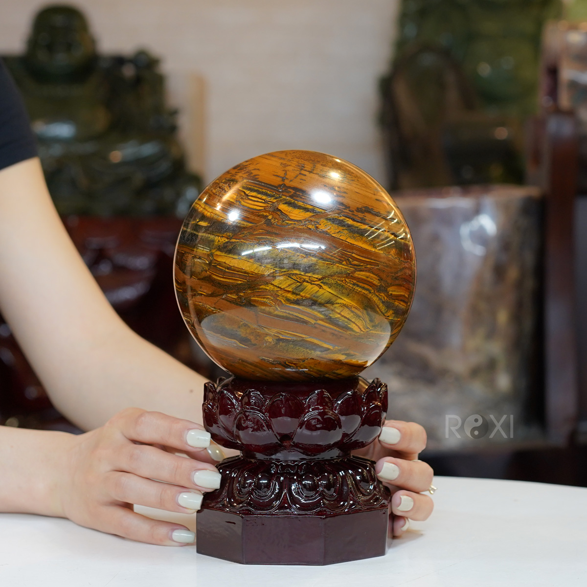 Quả cầu đá mắt hổ tự nhiên nguyên khối, ánh lụa vàng nâu tại ROXI