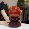 QUẢ CẦU PHONG THỦY NGỌC BÍCH ĐỎ 5A 5,3KG - 15,6CM + ĐẾ GỖ HOA SEN