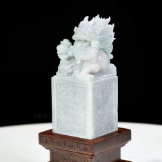 ẤN RỒNG NGỌC PHỈ THÚY TỰ NHIÊN 0,77KG - 13CM