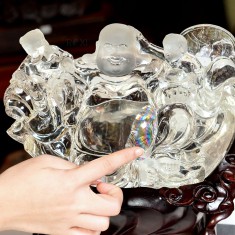 TÁC PHẨM TƯỢNG DI LẶC THẠCH ANH TRẮNG VIP 5,7KG (NGUYÊN ĐÁ)