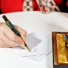 BÚT KÝ NGỌC PHỈ THÚY TỰ NHIÊN - QUÀ TẶNG SẾP CAO CẤP (MẪU 3)