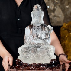 TƯỢNG QUAN ÂM BỒ TÁT THẠCH ANH TRẮNG VIP 7,8KG (NGUYÊN ĐÁ)