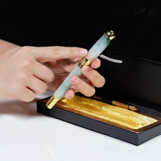 QUÀ TẶNG SẾP - BÚT KÝ NGỌC PHỈ THÚY TỰ NHIÊN (MẪU 3)