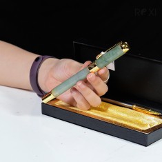 QUÀ TẶNG SẾP - BÚT KÝ NGỌC PHỈ THÚY TỰ NHIÊN (MẪU 1)
