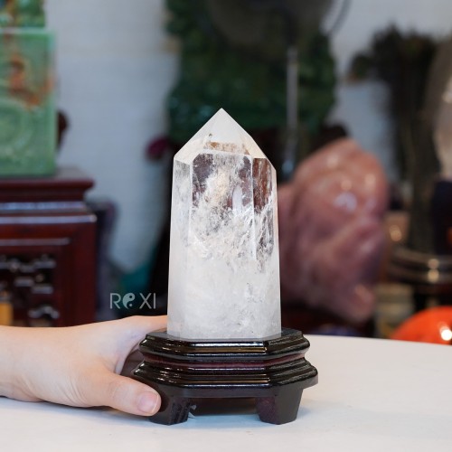 TRỤ ĐÁ THẠCH ANH TRẮNG 0,88KG - 18,5CM